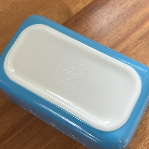 Pyrex snowflake fridgie 502 - Picture 4 of 4